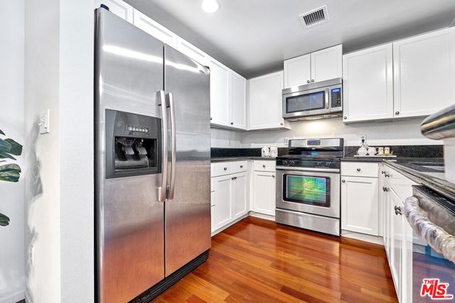 906 S Serrano Avenue, Los Angeles CA: https://media.crmls.org/mediaz/7a4bc36e-59f8-4b49-b220-bd60b868920e.jpg