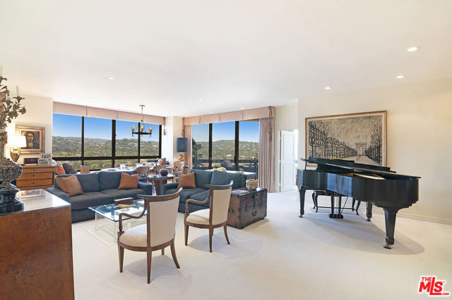 10430 Wilshire Boulevard, Los Angeles CA: https://media.crmls.org/mediaz/7a4c225c-eeb4-4da9-9463-c7c7ebe2ecd0.jpg