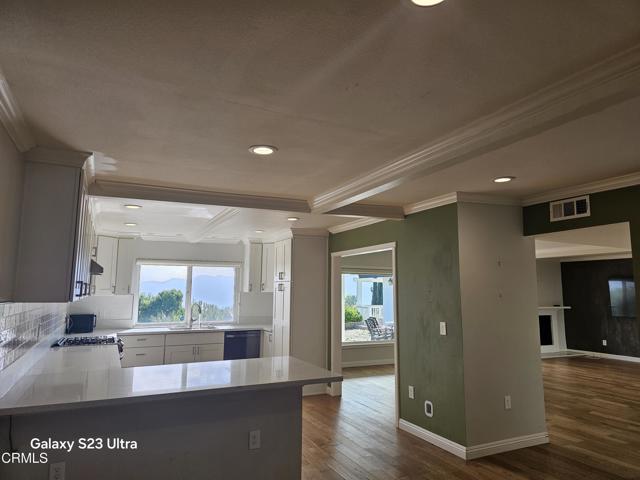 Detail Gallery Image 10 of 36 For 2708 Pinelawn Dr, La Crescenta,  CA 91214 - 4 Beds | 3 Baths