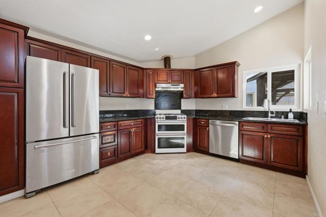 Detail Gallery Image 10 of 40 For 647 via Costa Rica, Vista,  CA 92081 - 3 Beds | 2 Baths