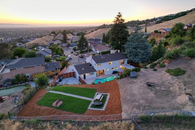 950 Macduff Court, San Jose CA: https://media.crmls.org/mediaz/7a4d4da8-5d30-4da3-8ed6-fb3492731077.jpg