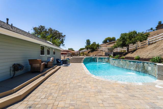 9844 Lorraine Ridge Trail, El Cajon CA: https://media.crmls.org/mediaz/7a4dbcf9-5641-49e6-92fb-da03f60e9874.jpg