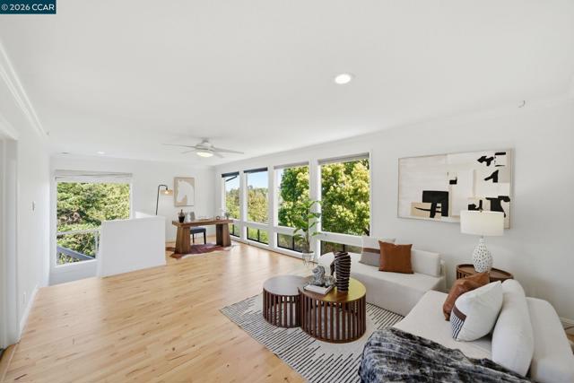 102 Hillcrest Dr, Orinda CA: https://media.crmls.org/mediaz/7a4e15e4-dfd3-4740-86c0-7dad2f470e72.jpg