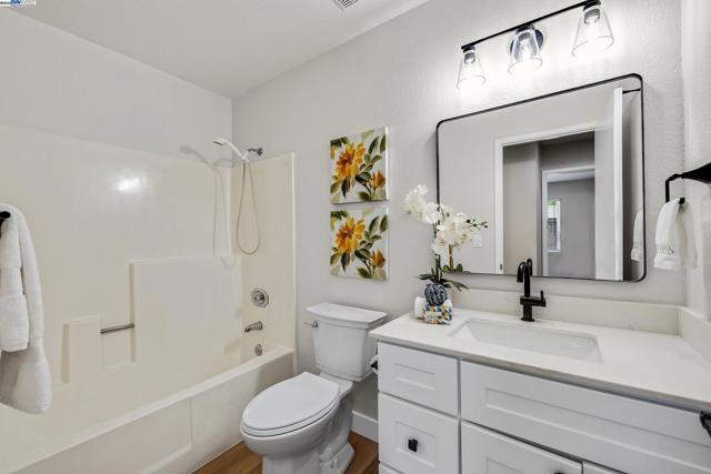 1832 Mira Loma St, Livermore CA: https://media.crmls.org/mediaz/7a4e6323-c57f-4fe4-88f2-e121ba49b1ad.jpg