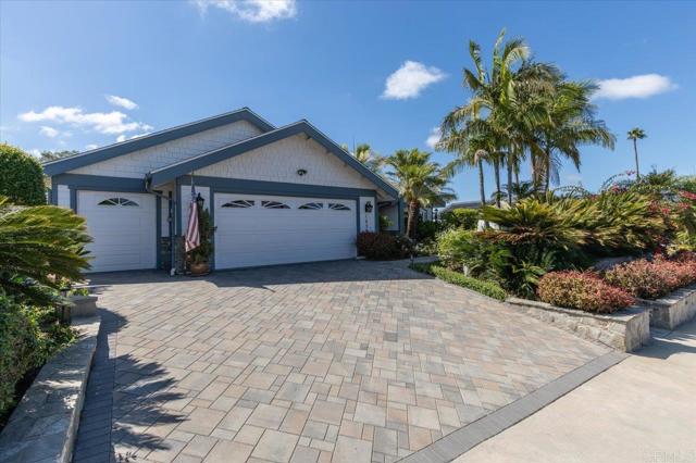 1054 La Sombra Drive, San Marcos CA: https://media.crmls.org/mediaz/7a4eaf40-d6b8-4f98-a392-55b327d8e997.jpg