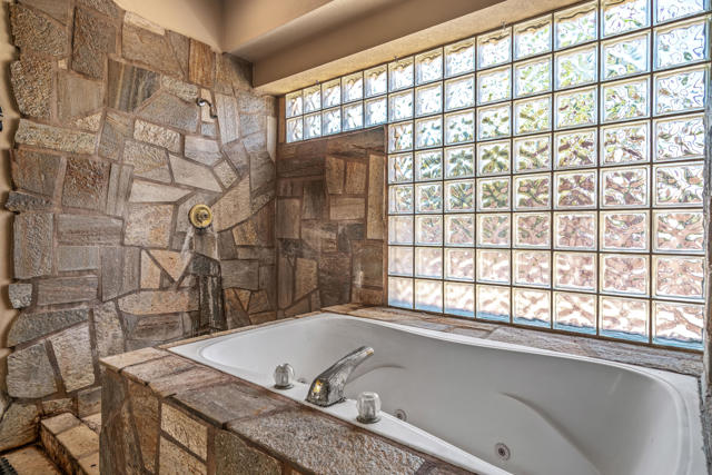 340 Augusta Drive, Palm Desert CA: https://media.crmls.org/mediaz/7a4eba17-50d9-4199-a502-cd2a5d5dc78a.jpg