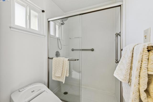 3483 Skyline Dr, Hayward CA: https://media.crmls.org/mediaz/7a4efa40-310b-4632-a93f-6879da190e12.jpg