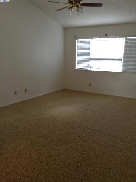 149 Pelican Loop, Pittsburg CA: https://media.crmls.org/mediaz/7a4efa9b-a24a-4c72-8f03-604ed0014dc7.jpg