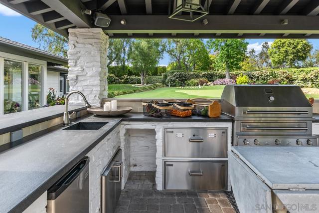 6351 Lago Lindo, Rancho Santa Fe CA: https://media.crmls.org/mediaz/7a4f8092-85ec-41ae-8840-04fe2bc6689c.jpg
