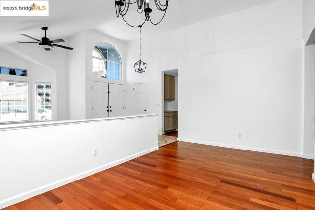 738 Valley Green Dr, Brentwood CA: https://media.crmls.org/mediaz/7a4f94de-c965-4bee-82f7-c10b0250bc15.jpg
