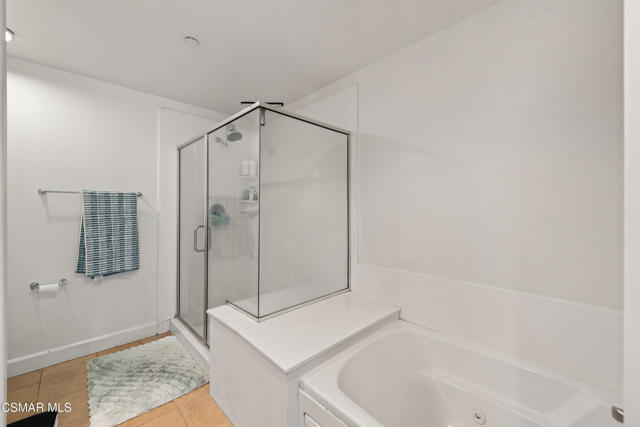 10878 Bloomfield Street, Toluca Lake CA: https://media.crmls.org/mediaz/7a4ff000-11b5-47d9-a274-69e898e82c72.jpg