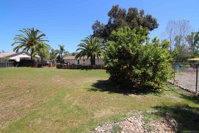 16328 Bassett Court, Ramona CA: https://media.crmls.org/mediaz/7a50a531-ec08-4b8b-bfe7-1de5b436f3fa.jpg