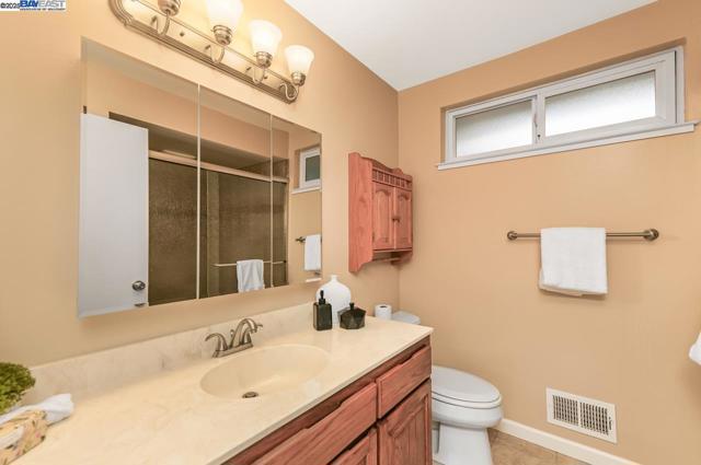 1047 Innsbruck St, Livermore CA: https://media.crmls.org/mediaz/7a50b14f-1815-4b0e-9653-82121ddc95a0.jpg
