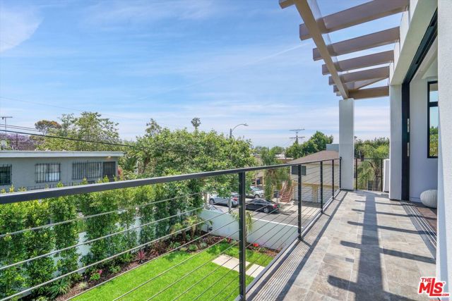 900 Vista Street, Los Angeles, California 90046, 5 Bedrooms Bedrooms, ,5 BathroomsBathrooms,Single Family Residence,For Sale,Vista,24401343