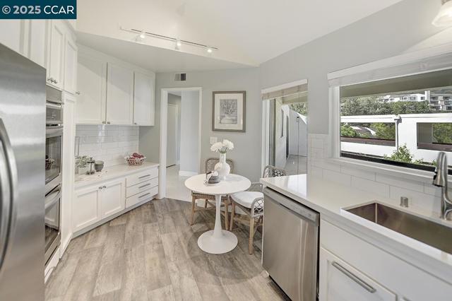 3288 Terra Granada Dr, Walnut Creek CA: https://media.crmls.org/mediaz/7a51a934-1037-4819-8aba-f2516b23baea.jpg