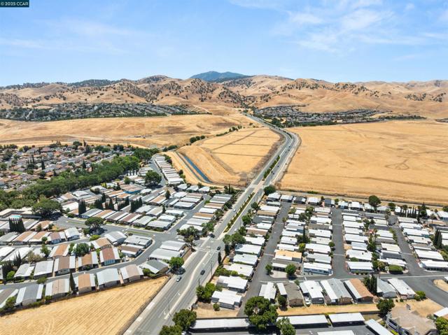 3301 Buchanan Road, Antioch CA: https://media.crmls.org/mediaz/7a520a0f-29a7-4f8e-8901-3fa9b8e92dd3.jpg