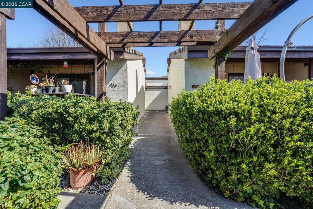 216 Tangerine Ct