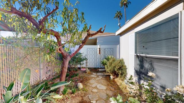 234 Lei Drive, Palm Springs CA: https://media.crmls.org/mediaz/7a52626e-3a31-447c-9cb2-0d31f01c7401.jpg