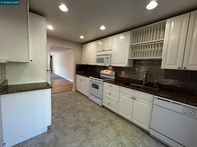 2055 Cactus Ct, Walnut Creek CA: https://media.crmls.org/mediaz/7a52b974-19a5-42ec-ba95-fe31fcdfdc1b.jpg