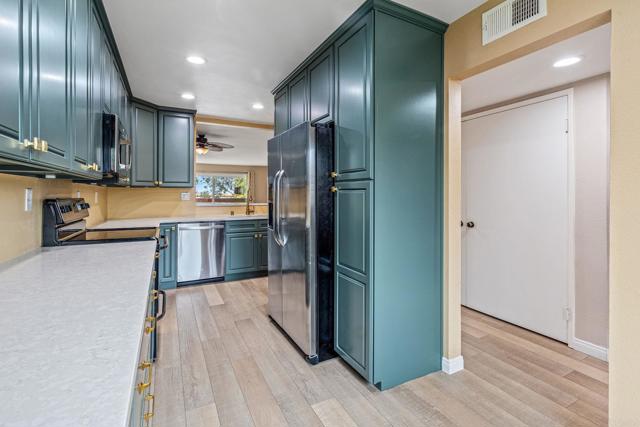 Detail Gallery Image 10 of 32 For 7245 Navajo Rd #D380,  San Diego,  CA 92119 - 2 Beds | 2 Baths