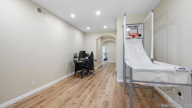 Image 11 of 32 For 8301 Rio San Diego Dr  7