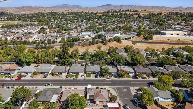 3491 Madeira Way, Livermore CA: https://media.crmls.org/mediaz/7a52ef2d-2236-40d6-ae7d-72e1de6f0782.jpg
