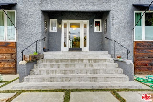 1216 N Kenmore Avenue, Los Angeles CA: https://media.crmls.org/mediaz/7a532135-4a79-49bd-92a0-391d5a4dc75f.jpg