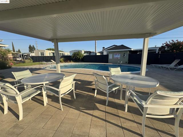137 Zartop, Oakley CA: https://media.crmls.org/mediaz/7a532307-7a94-4190-a5bf-59831589a664.jpg