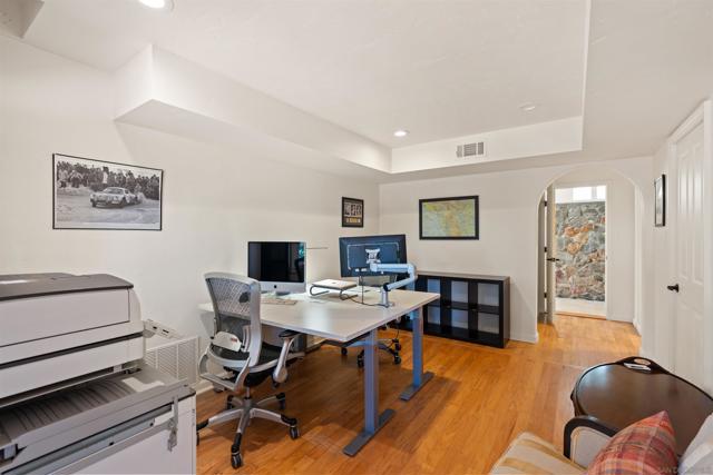 6347 Las Colinas, Rancho Santa Fe CA: https://media.crmls.org/mediaz/7a536dab-7946-423a-920c-d684f6342f68.jpg