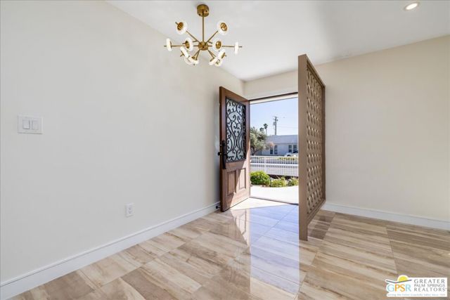 372 E Molino Road, Palm Springs CA: https://media.crmls.org/mediaz/7a53dc93-e6b5-4460-b8fe-f051b9282c51.jpg