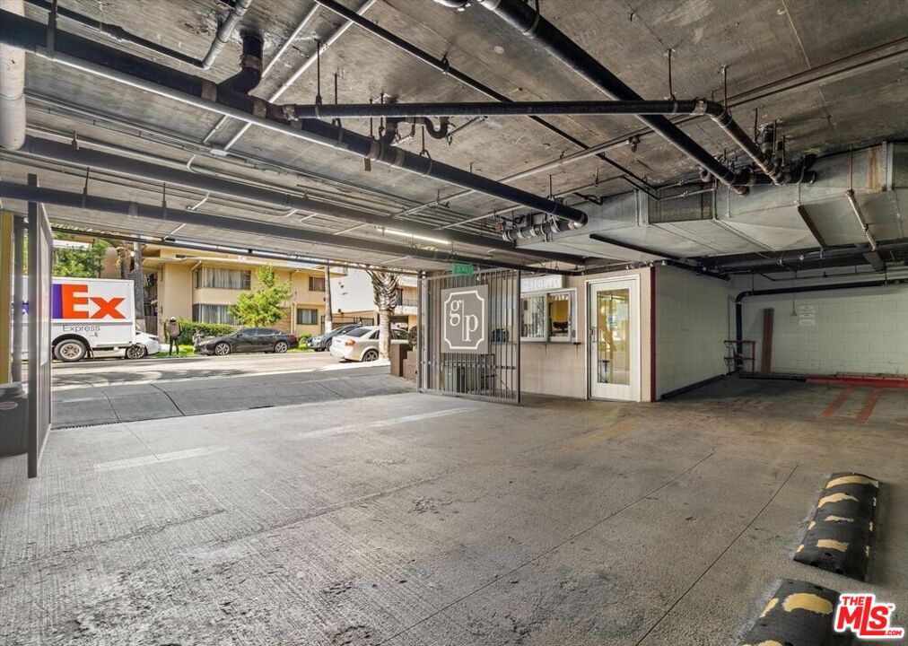 https://media.crmls.org/mediaz/7a544ab3-faba-4127-a1e5-7618cd69767e.jpg?preset=X-Large
