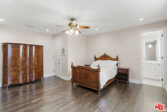 15515 Collina Strada, Los Angeles CA: https://media.crmls.org/mediaz/7a545316-097e-4fc4-b613-9a4b94636e5d.jpg