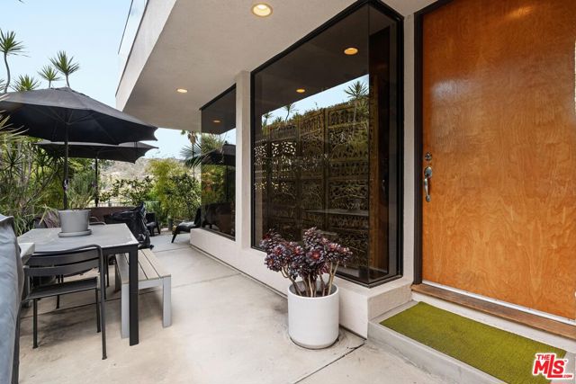 1325 Linda Rosa Avenue, Los Angeles CA: https://media.crmls.org/mediaz/7a54b55e-f3b9-4dc6-a1ff-2d6261f7b478.jpg