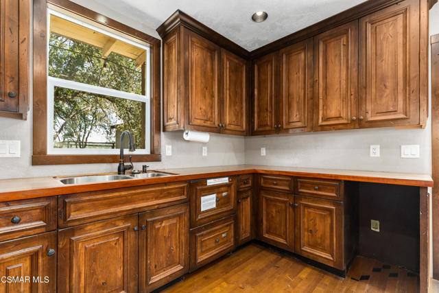 6545 Nacimiento Shores Road, Bradley CA: https://media.crmls.org/mediaz/7a54f9a3-33ec-43a4-85d9-5715f3946903.jpg