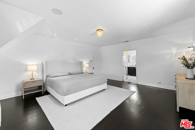 10736 Le Conte Avenue, Los Angeles CA: https://media.crmls.org/mediaz/7a54fa34-e98f-4813-b6b8-c3aa8a711fdc.jpg
