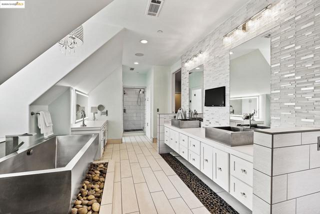 3501 Byer Road, Byron CA: https://media.crmls.org/mediaz/7a5529e2-b751-476d-bf14-bdef758bcddb.jpg