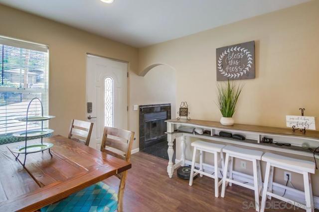 210 Frances Dr, El Cajon CA: https://media.crmls.org/mediaz/7a5546d0-0c2c-4a14-bbfc-58844451f338.jpg