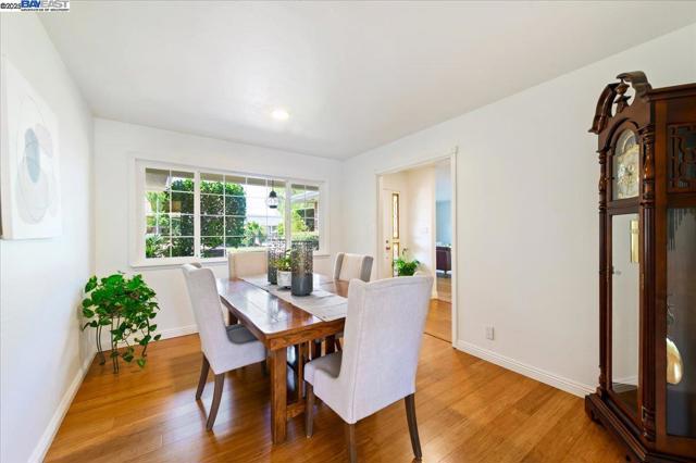 5720 San Juan Way, Pleasanton CA: https://media.crmls.org/mediaz/7a55969e-ceba-4c1a-97e5-496adfd6f03f.jpg