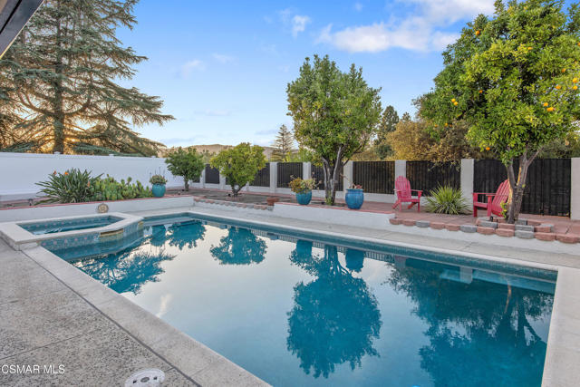 591 Shenandoah Street, Thousand Oaks CA: https://media.crmls.org/mediaz/7a55cb6a-3c90-400a-a078-988137b1831a.jpg