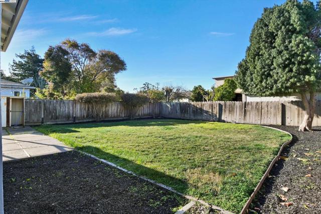 15377 Churchill St, San Leandro CA: https://media.crmls.org/mediaz/7a565cef-029e-41d7-a3a2-d52c1506282c.jpg
