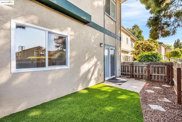 2912 Flint St, Union City CA: https://media.crmls.org/mediaz/7a56ac1d-255d-4778-8bdd-bb8642af6ce6.jpg
