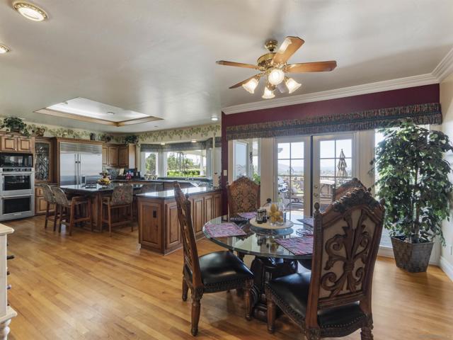 17502 Corte Lomas Verdes, Poway CA: https://media.crmls.org/mediaz/7a56df26-9a78-4c4b-8a4e-51523d251f81.jpg