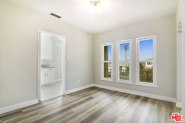 8456 Byrd Avenue, Inglewood CA: https://media.crmls.org/mediaz/7a570030-98f9-408e-889c-16dbd537cdb5.jpg