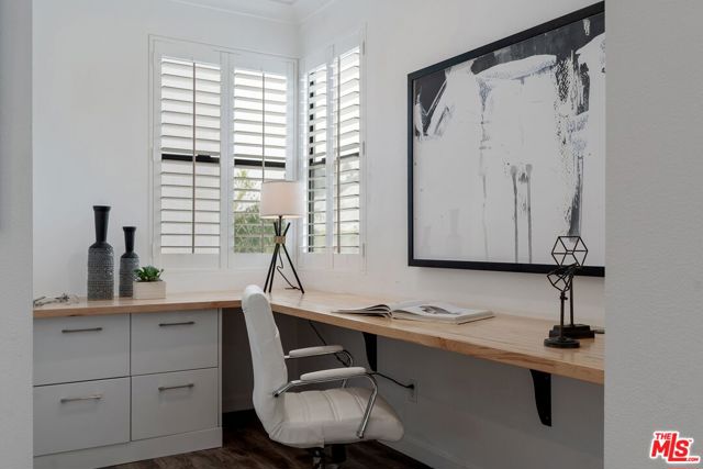 12923 Bluff Creek Drive, Los Angeles CA: https://media.crmls.org/mediaz/7a57257e-fc92-49f9-9b97-050ea2d33a4c.jpg