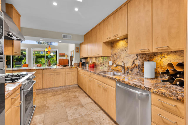 2327 Casitas Way, Palm Springs, CA 92264