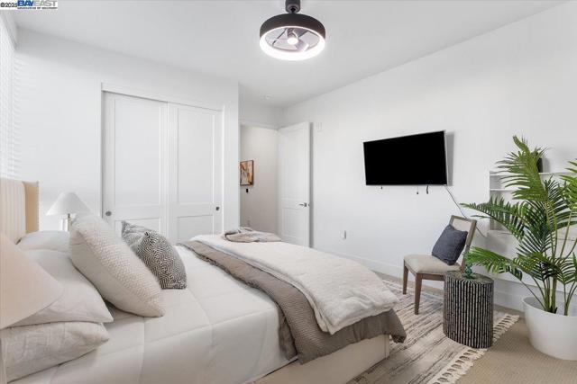 2250 Kilowatt Way, Fremont CA: https://media.crmls.org/mediaz/7a57d35c-8f9f-42d6-b54d-9c92b9d554a3.jpg