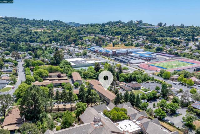 2345 Paloma Ct, Pinole CA: https://media.crmls.org/mediaz/7a594af4-bcab-4c66-a2e7-ed59ae65c5bc.jpg