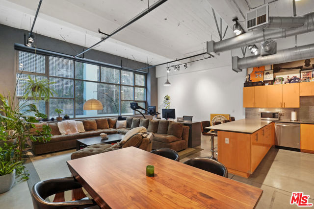 1130 S Flower Street, Los Angeles CA: https://media.crmls.org/mediaz/7a596c10-5cc8-4390-95ba-2c54259f5c7a.jpg