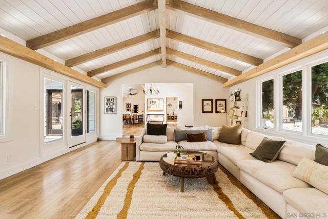 13953 Sagewood Dr, Poway CA: https://media.crmls.org/mediaz/7a59ef70-4806-4d26-81ed-9e85b88d69fc.jpg