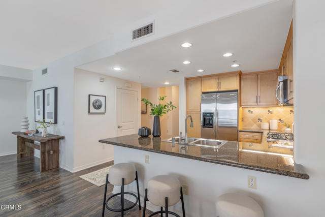 931 E Walnut Street, Pasadena CA: https://media.crmls.org/mediaz/7a59f8a9-552e-49a4-9ed0-fd9e4ce7c242.jpg